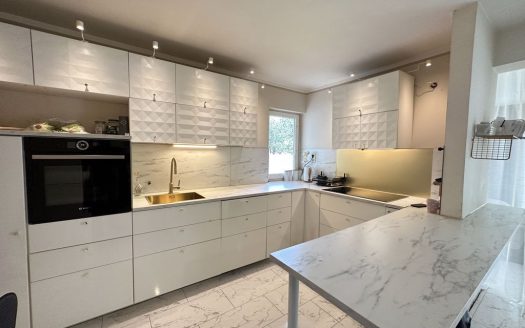 Exklusive, modernisierte 5-Zimmer-Maisonettewohnung mit Garage in Duisburg