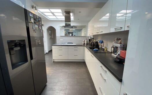 Geräumiges und vollständig renoviertes 4-Zimmer-Haus in Leverkusen