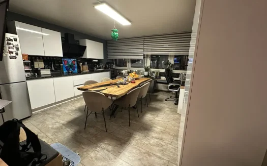 Preiswerte 4-Zimmer-Wohnung mit Balkon in Wuppertal geeignet auch als WG