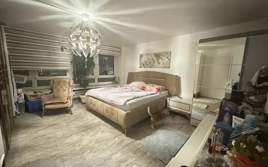 Preiswerte 4-Zimmer-Wohnung mit Balkon in Wuppertal geeignet auch als WG